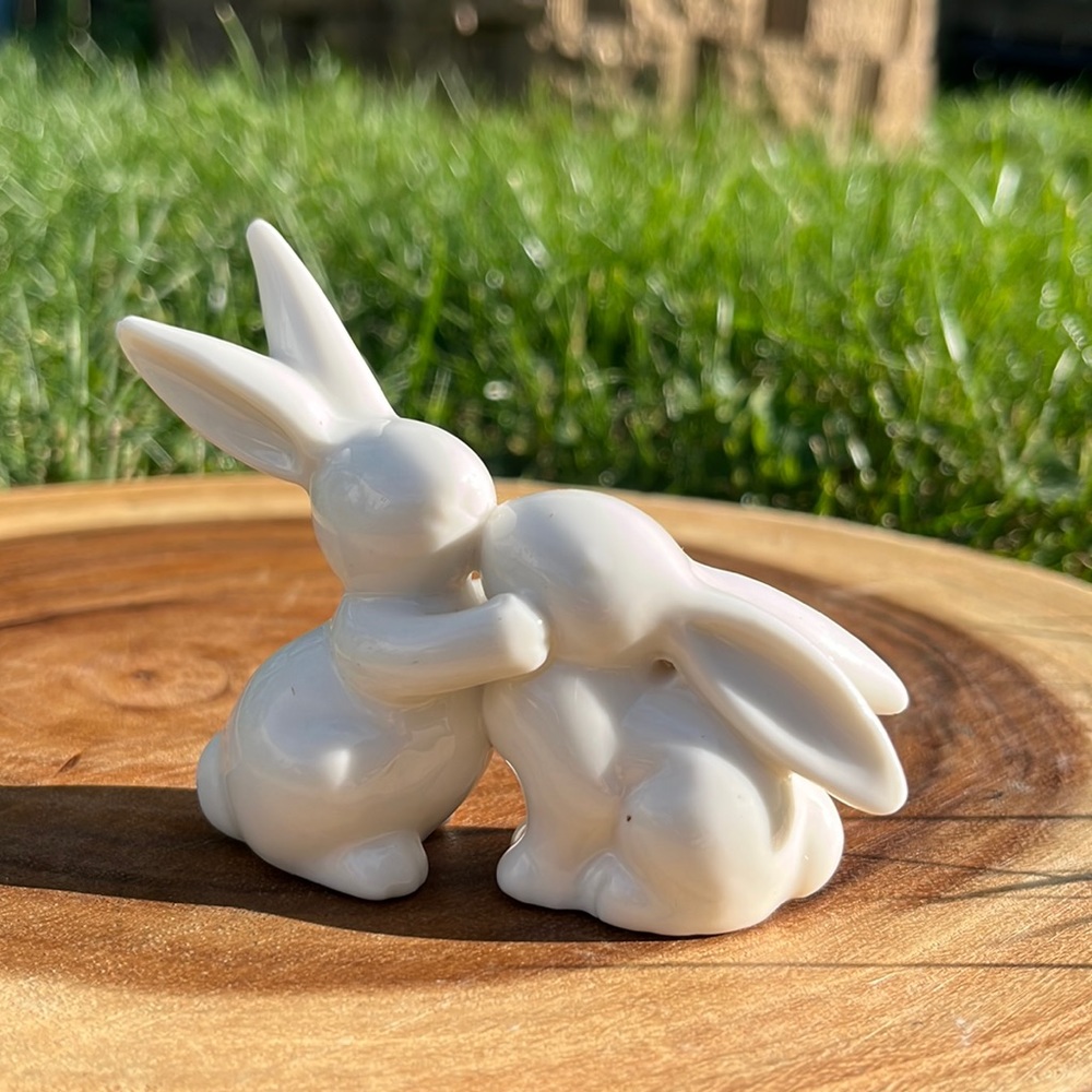 Ceramic Kissing Bunnies